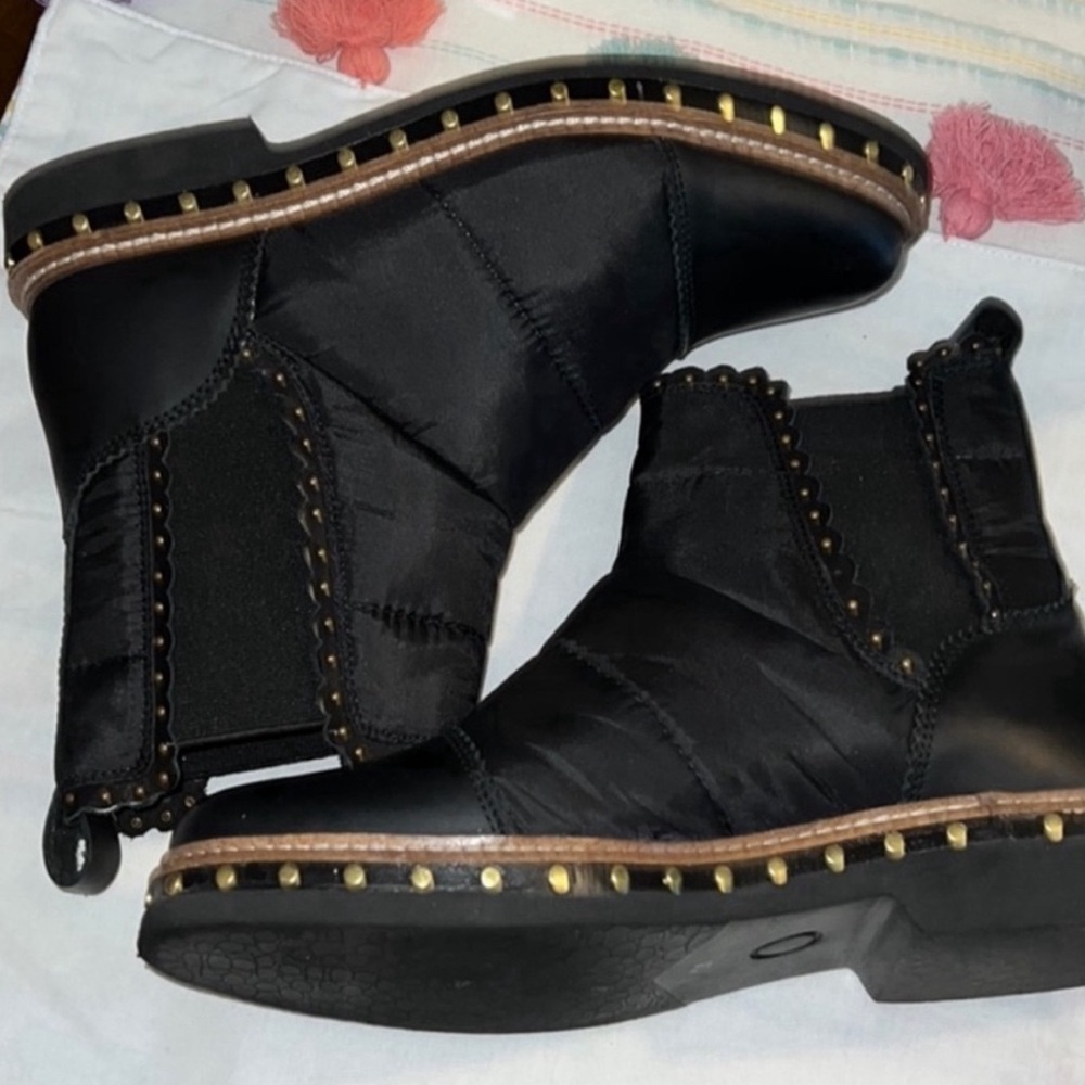 Free People Atlas Puffer Chelsea Black Booties Size 38.5